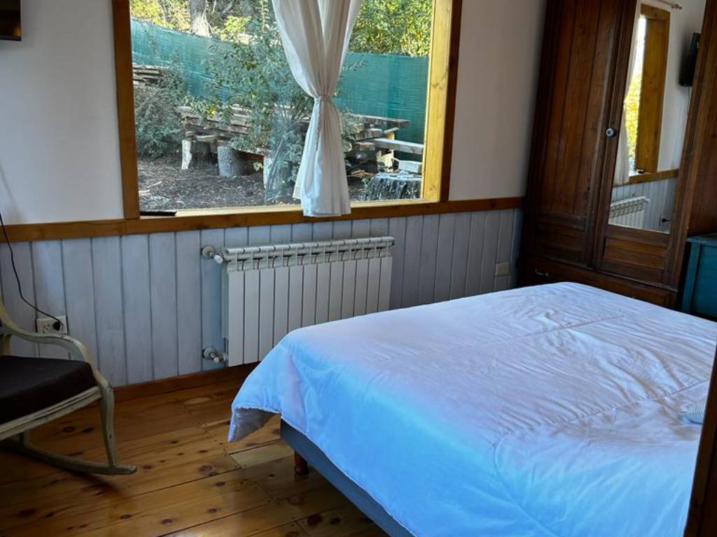 Bedroom with a window onto the forest