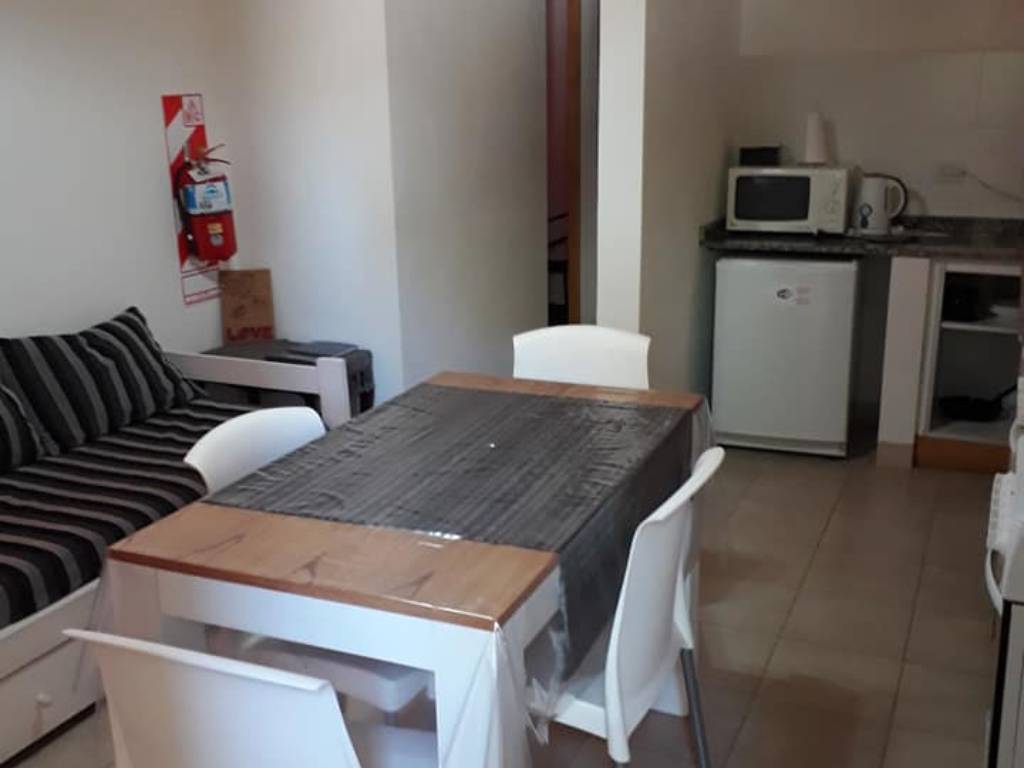 Cocina comedor de una cabaña