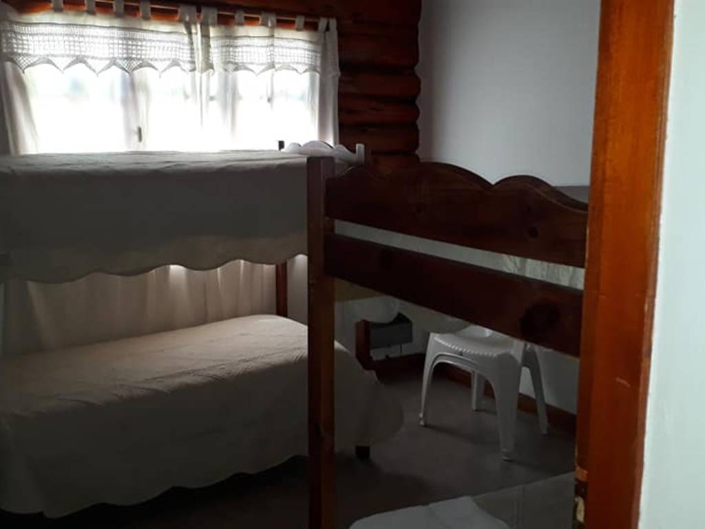Dormitorio con cuchetas