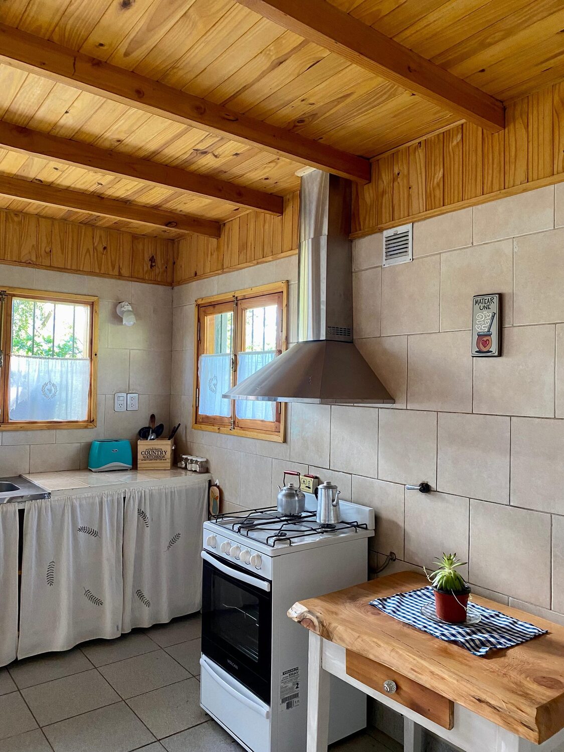 La cocina con vista al jardín