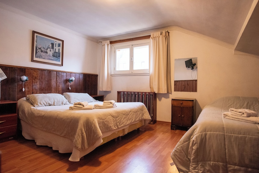 Room with a double and a single bed