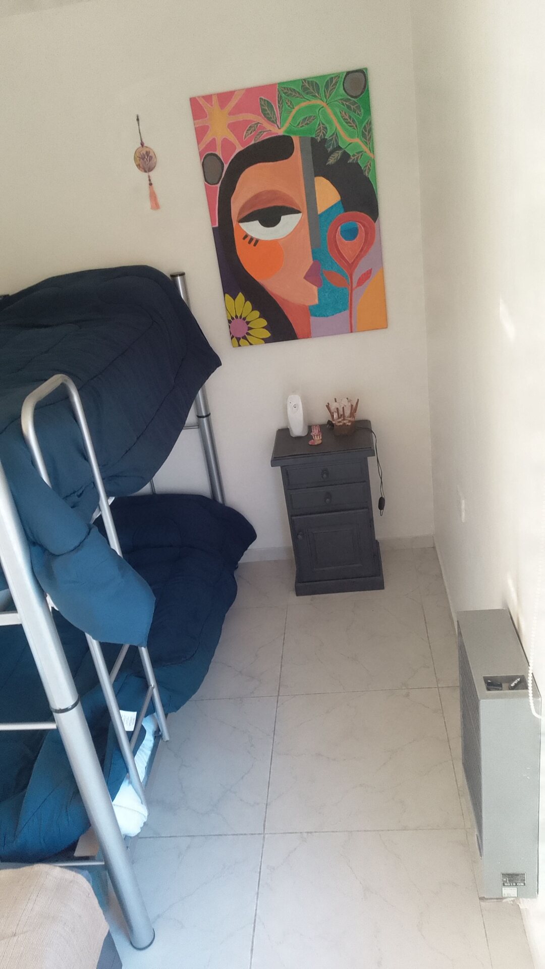 Quarto com duas camas de solteiro