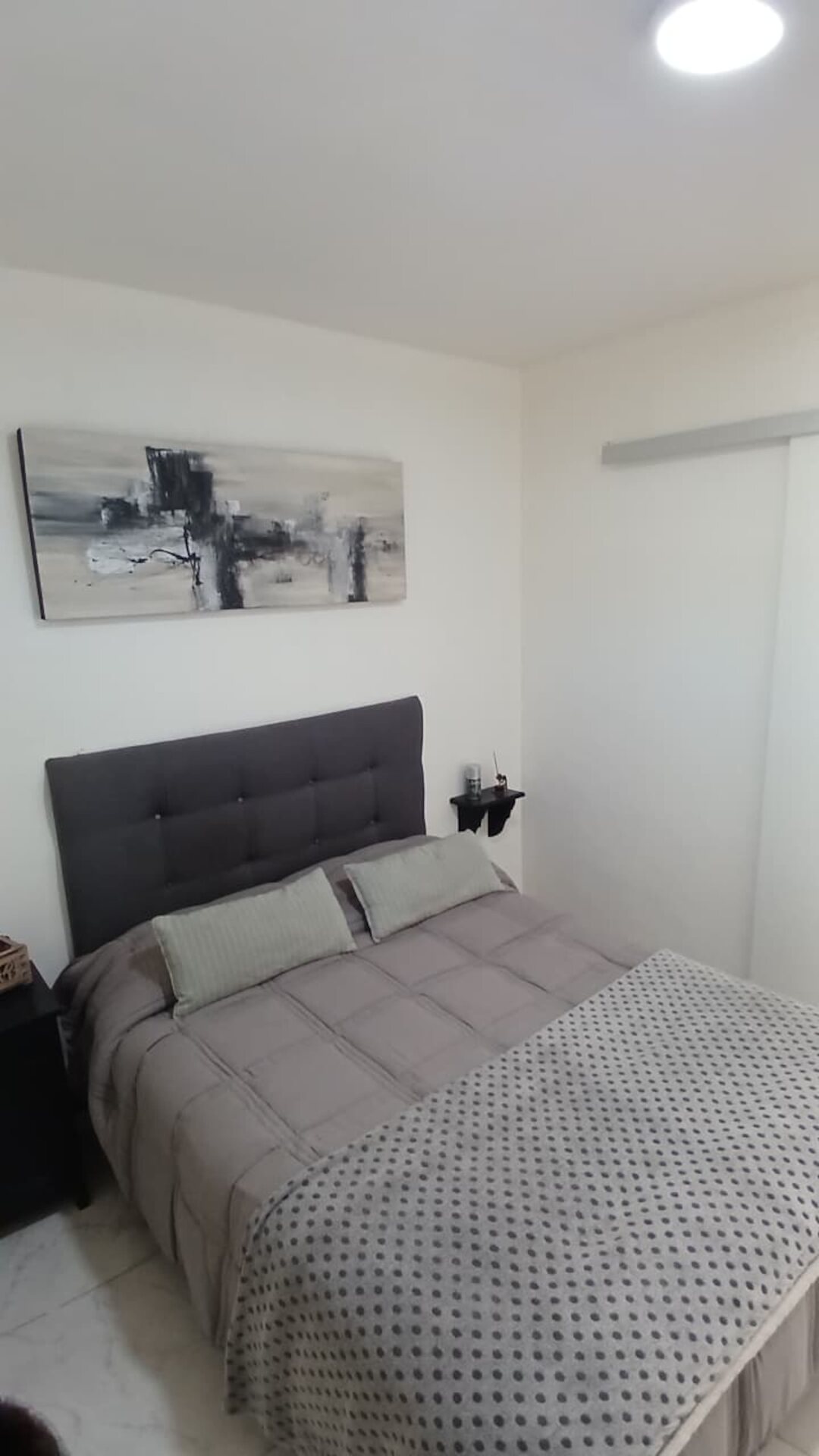 Quarto com cama de casal