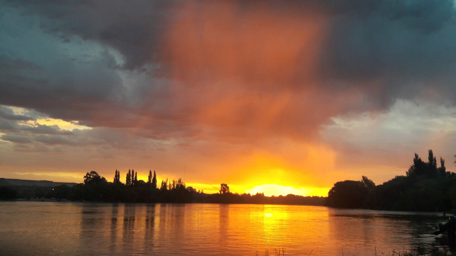 Pôr do sol no rio Negro