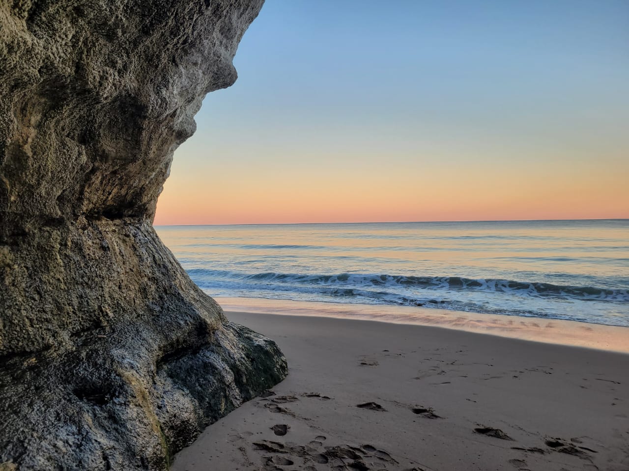 Pôr do sol ao pé das grutas
