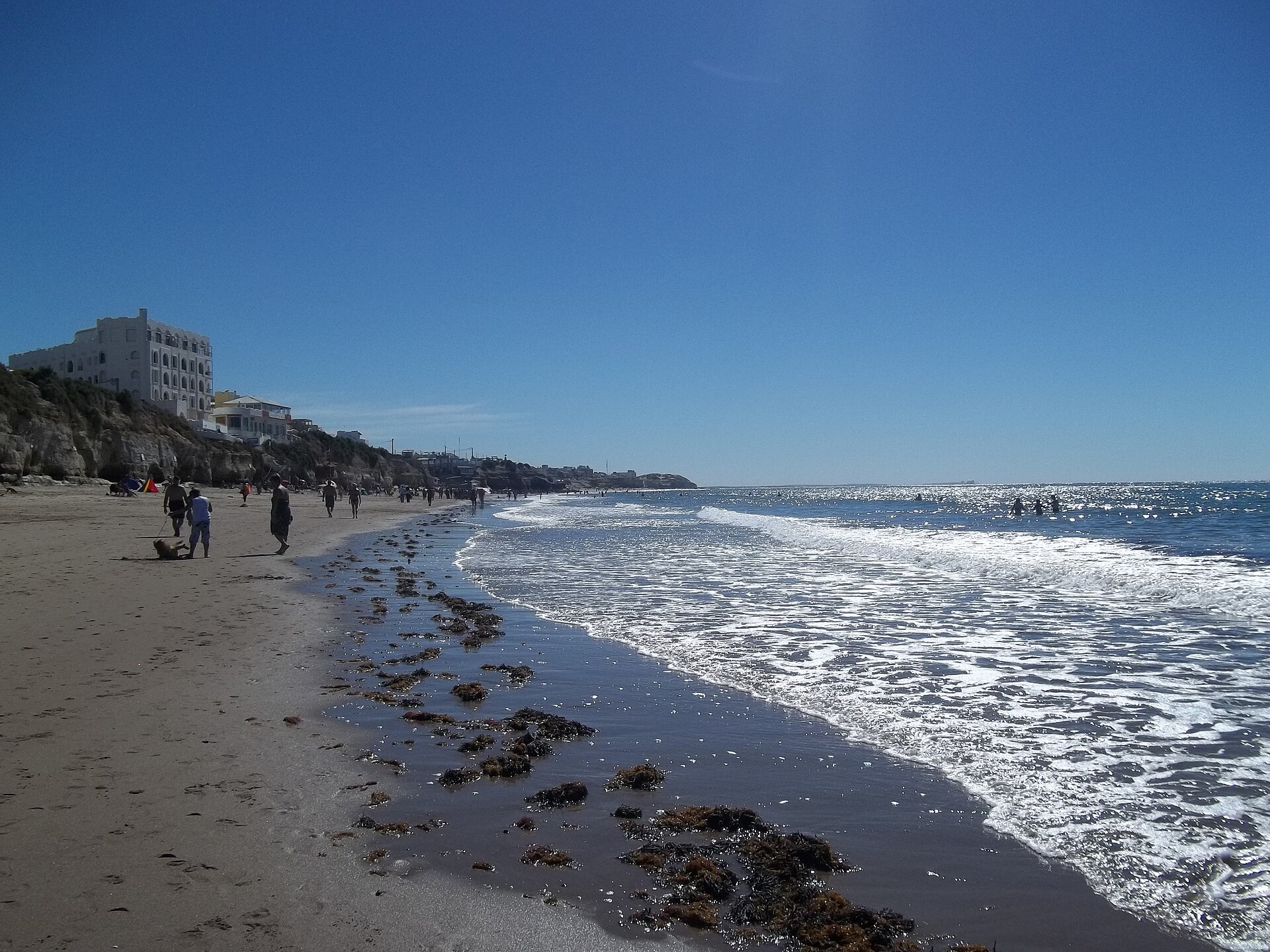 A praia de Las Grutas