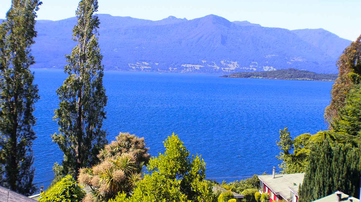 Vista al lago Villarrica desde las terrazas