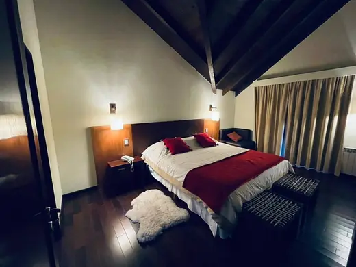 Habitación con tres camas