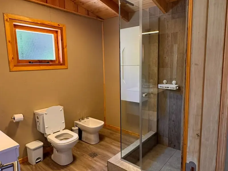 Baño de una de las cabañas