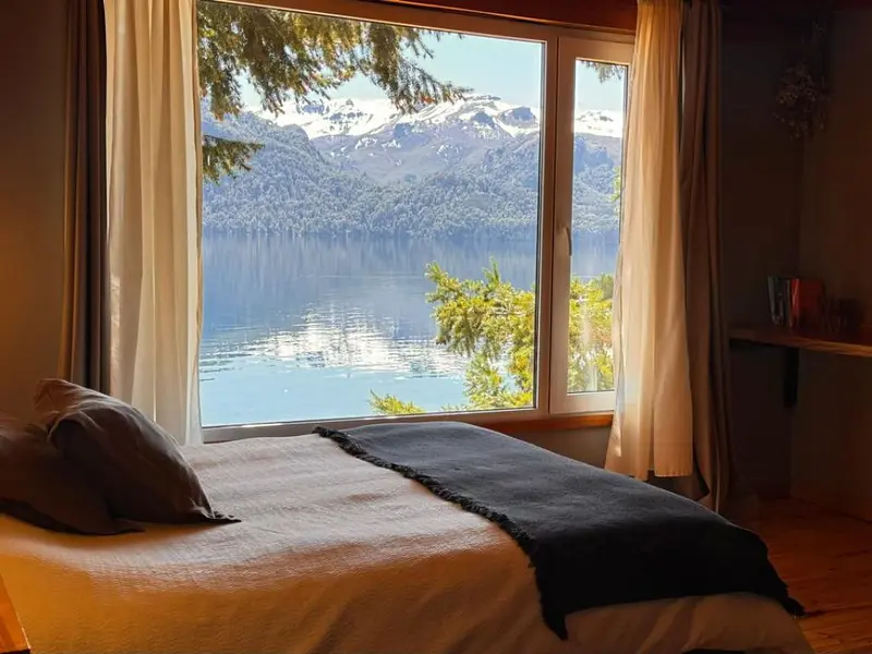 Cama con vista directa al lago