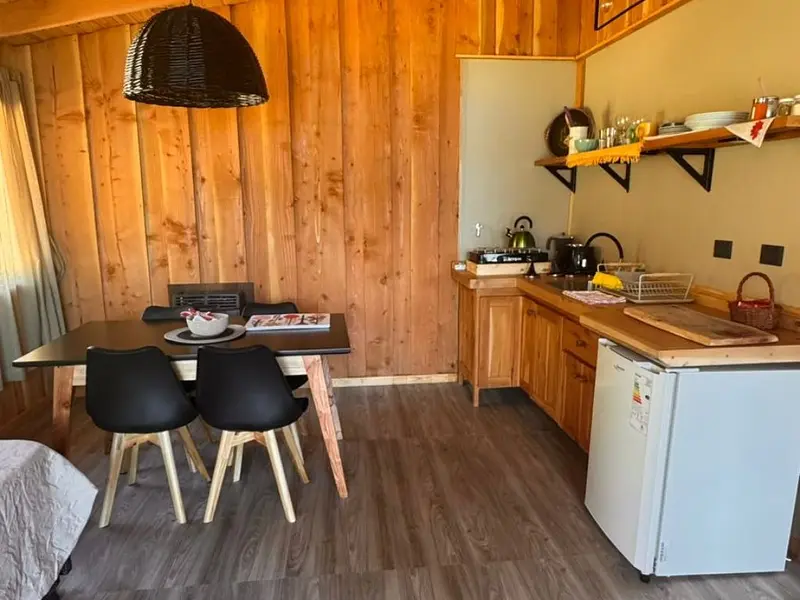 Cocina equipada y comedor
