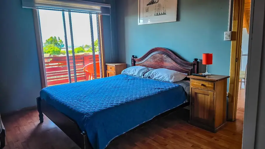 Dormitorio matrimonial con salida a la terraza
