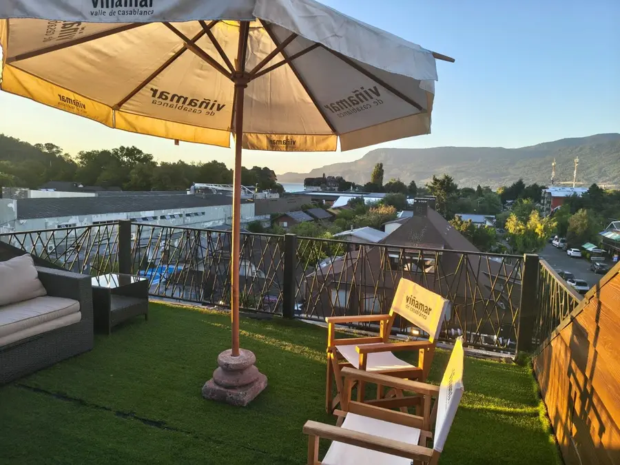 La terraza del último piso, con vista a los cerros