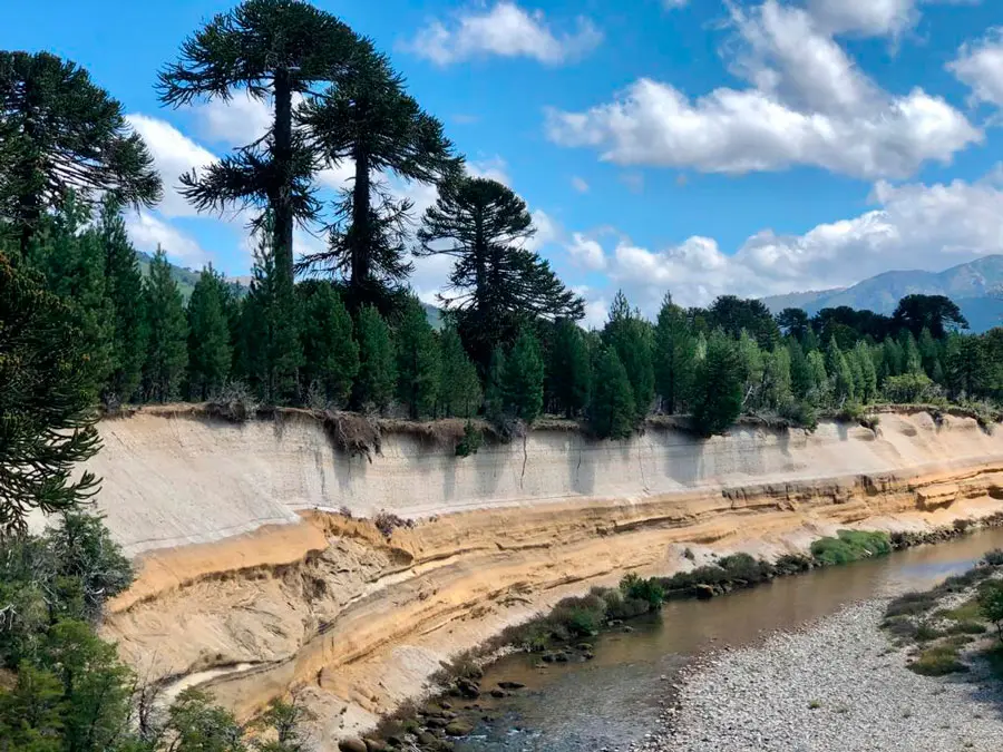 La formación geológica que enmarca el arroyo