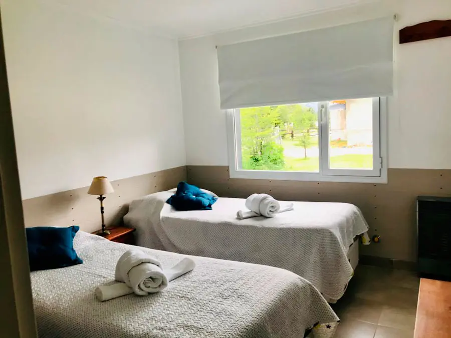 Dormitorio con dos camas