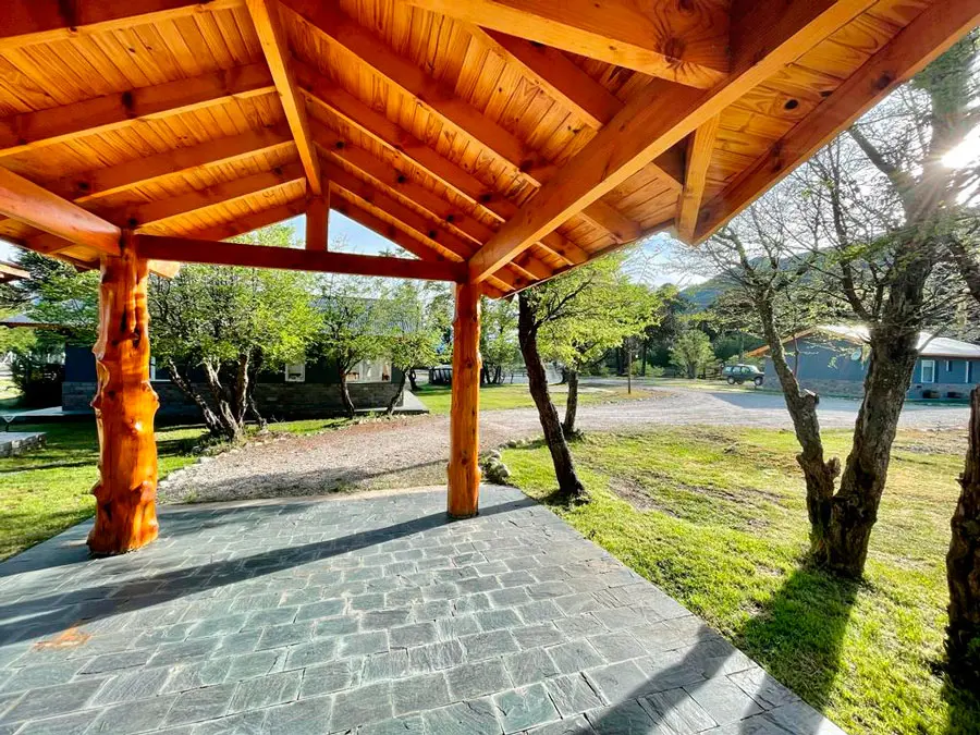 La galería, con techo de madera