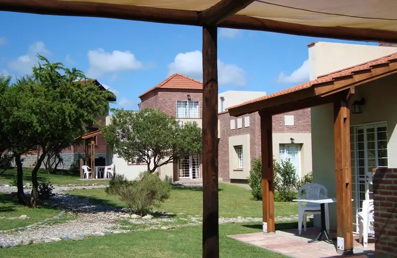Las cabañas, cada una con su galería