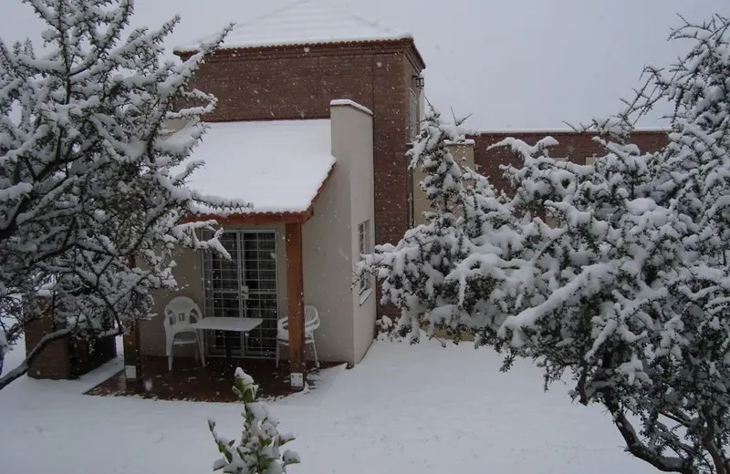 Las cabañas en un día de nevada