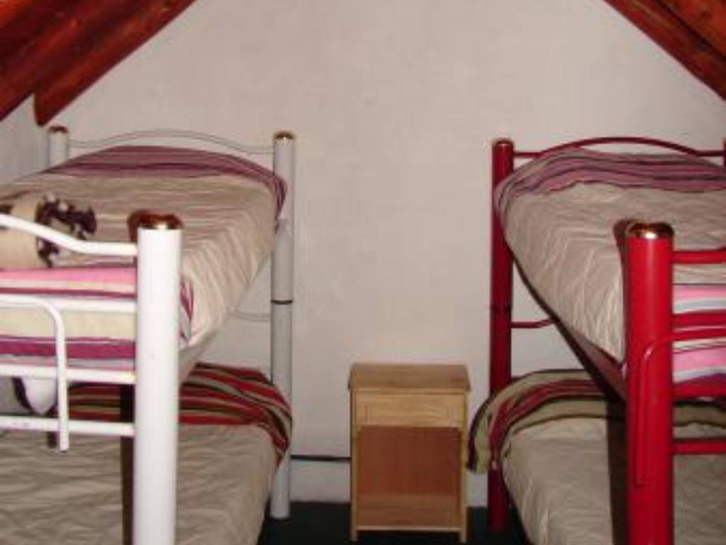 Dormitorio con cuchetas