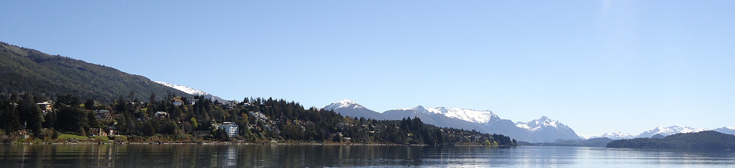 Lago Nahuel Huapi y la cordillera nevada desde Bariloche