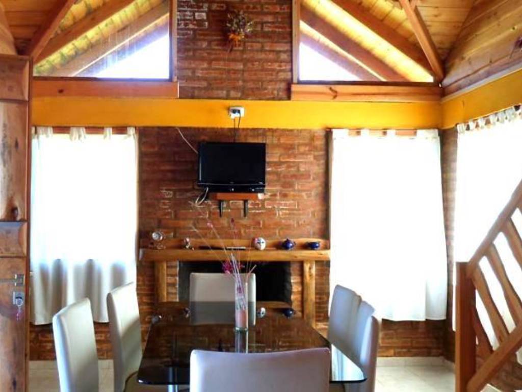 Estar-comedor con hogar