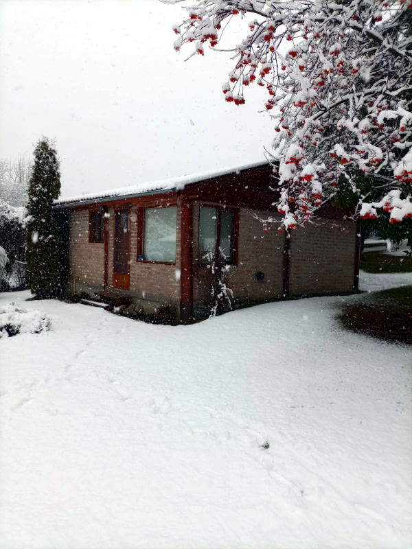 Una cabaña nevada