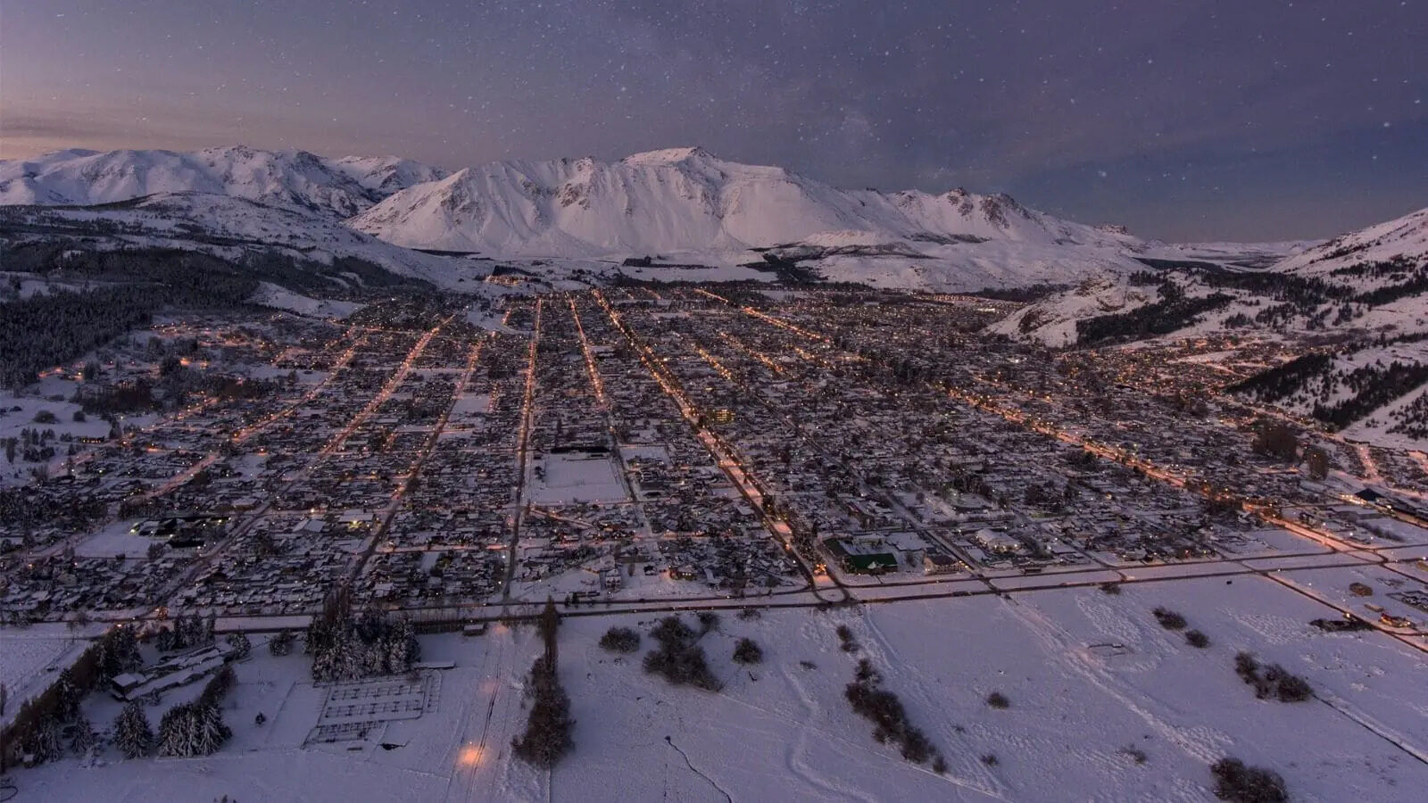 Vista aérea de Esquel nevado